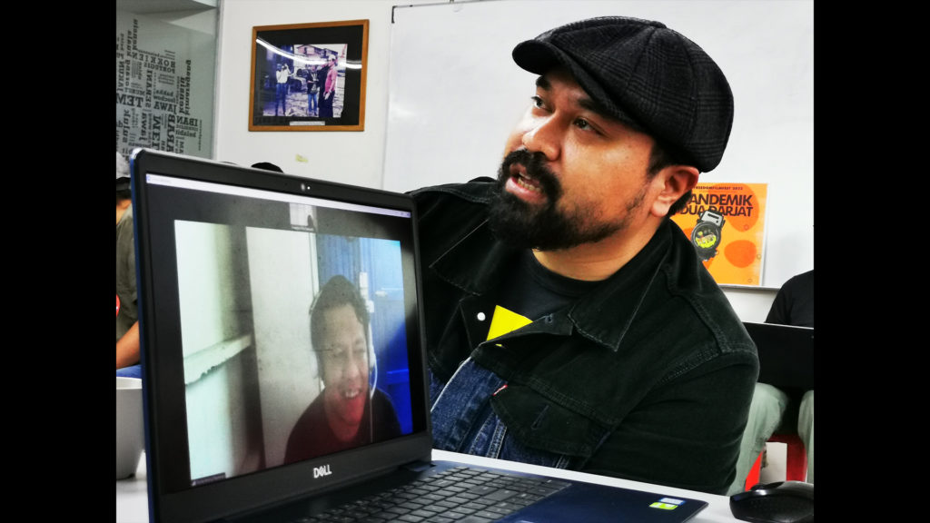 Juri, Amir Shahlan memberi komen kepada Amirul Ramthan mengenai ceritanya yang mengisahkan Fafa, seorang artist yang menhidapi penyakit mental